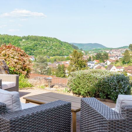Lounge mit Blick übers Tal